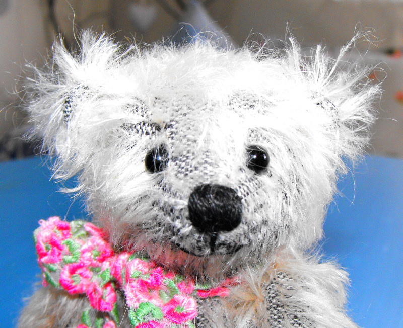 Grey bear with bow