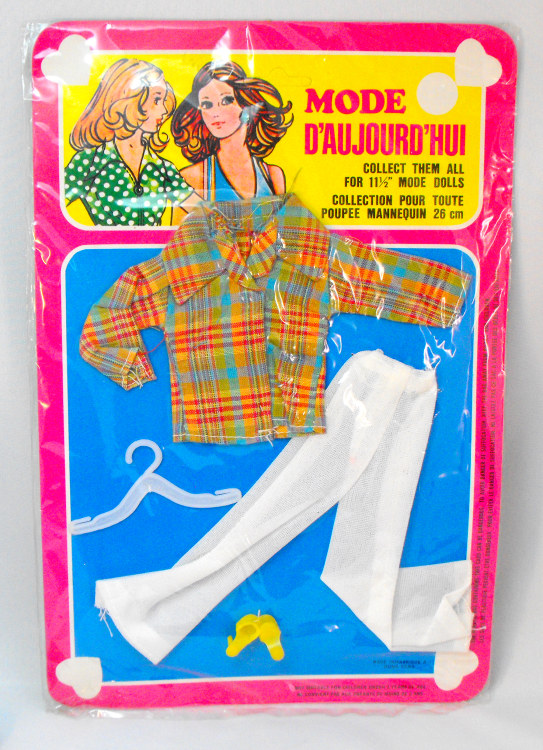Mode d'Aujourd'Hui - Checkered blouse & white pants